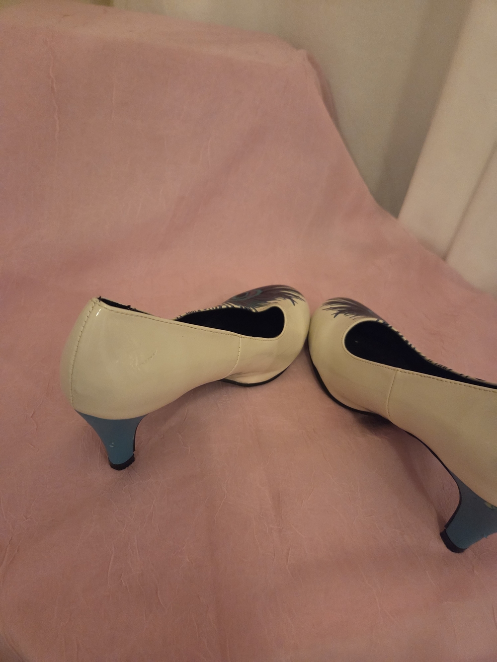 T.U.K Cream Pumps with Peacock Feather Design Vintage Women's Turquoise Heels - Picture 5 of 14